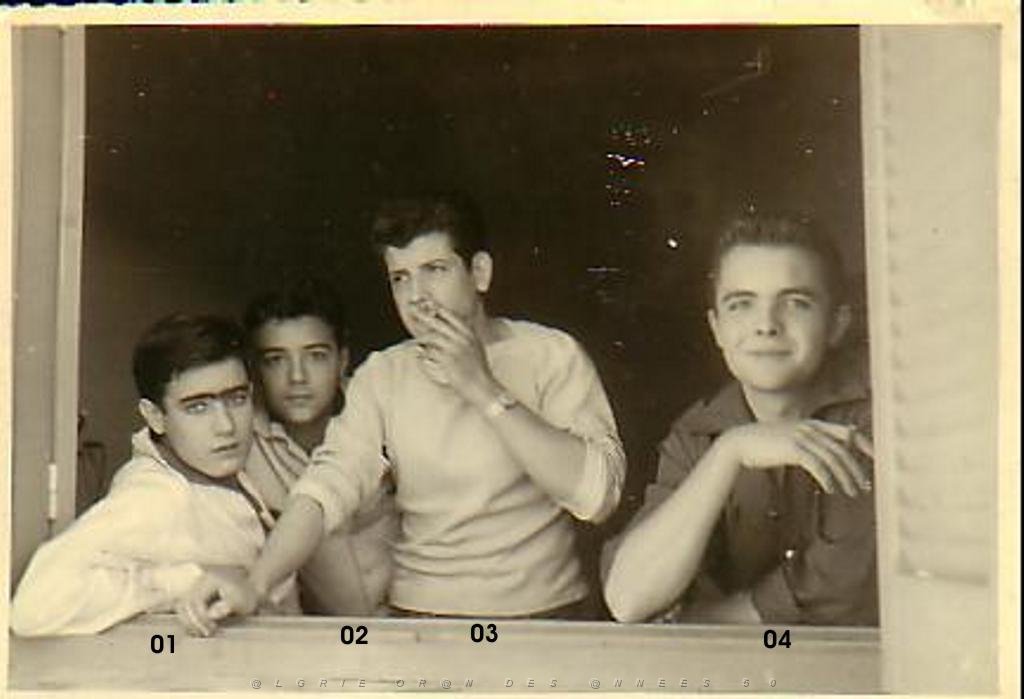 ORAN 1959 LES COPAINS D ABORD.JPG